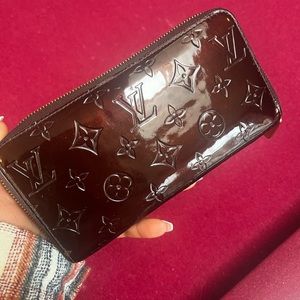 ✨✨✨SOLD ✨✨✨Louis Vuitton Monogram Vernis Zippy Wallet